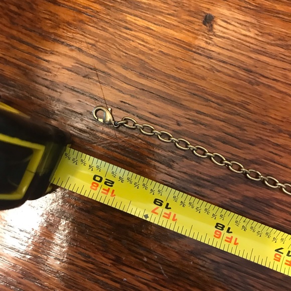 Gold Sunburst necklace to brighten up and hip out your outfit.Presumably vintage - Picture 5 of 5